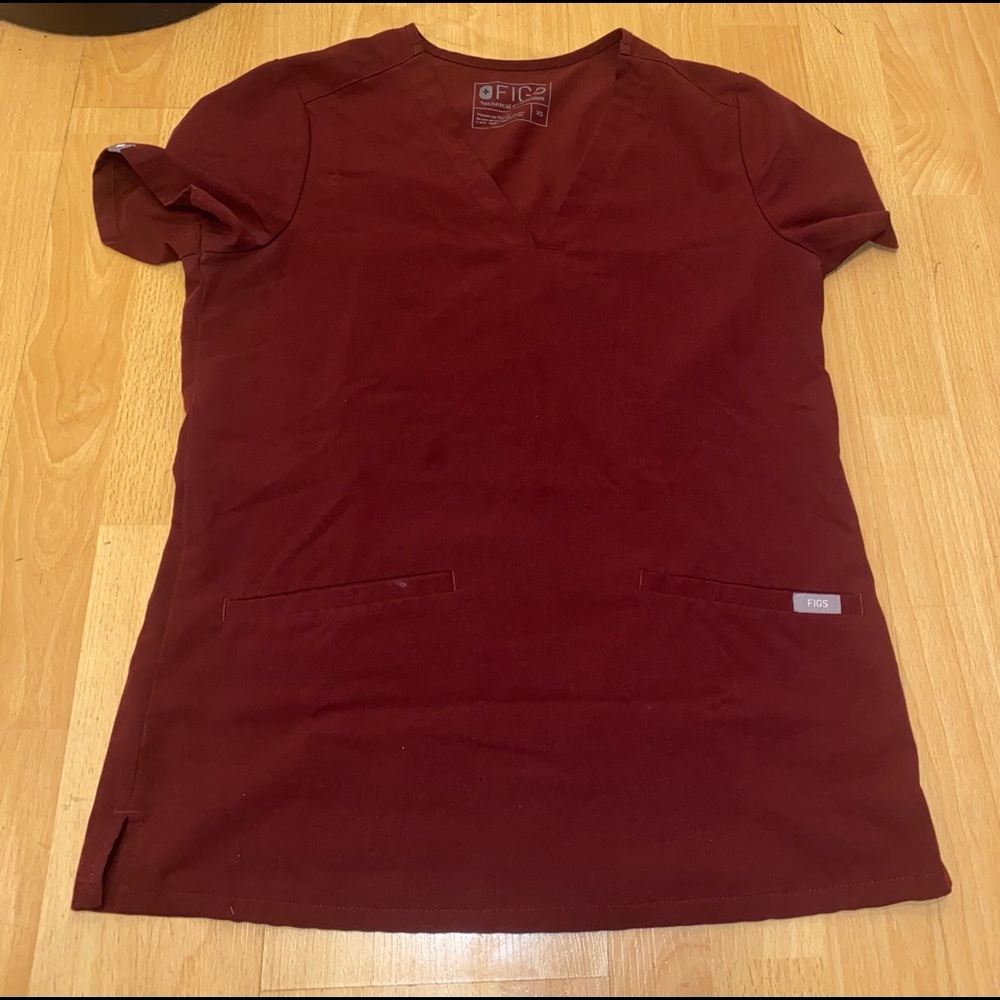 FIGS SCRUBS IN BURGUNDY